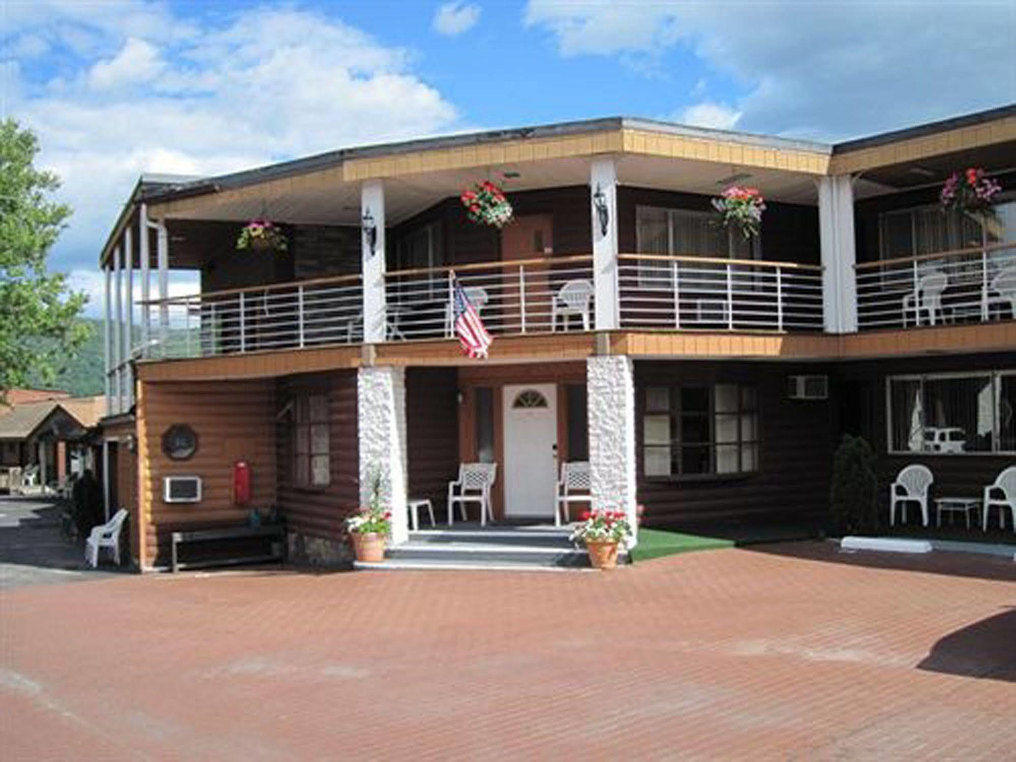 לייק ג'ורג' Lake Crest Inn מראה חיצוני תמונה
